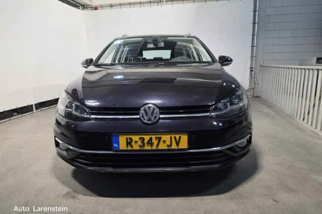 Volkswagen Golf (2019) thumbnail 2