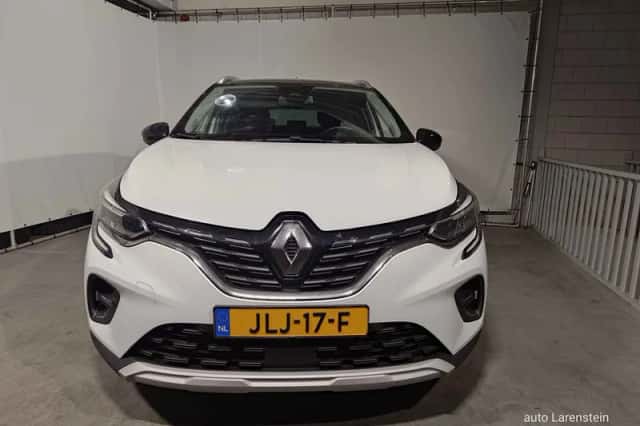 Renault Captur (2022) thumbnail 2