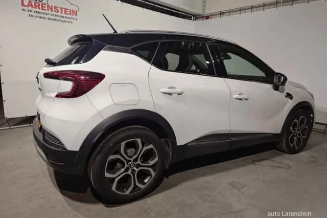 Renault Captur (2022) thumbnail 4