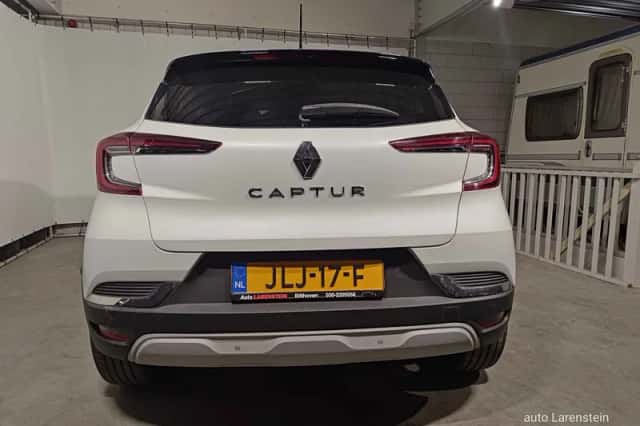 Renault Captur (2022) thumbnail 5