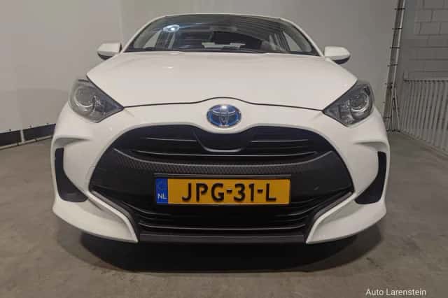 Toyota Yaris (2021) thumbnail 2