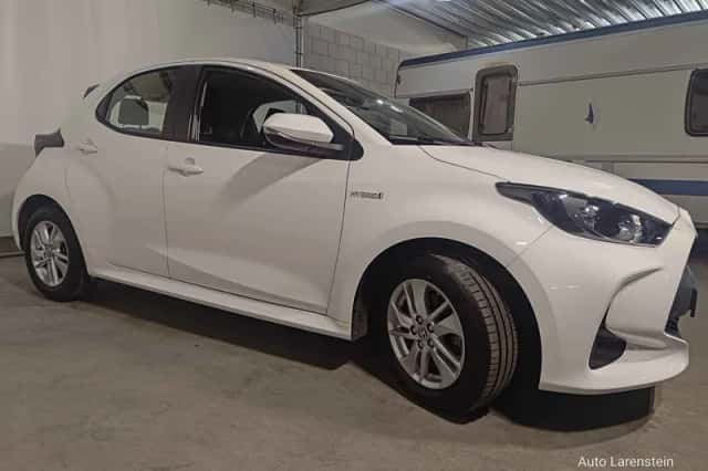 Toyota Yaris (2021) thumbnail 3