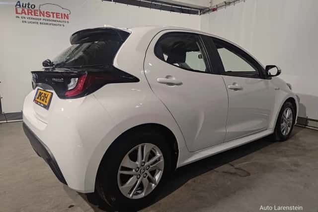 Toyota Yaris (2021) thumbnail 4