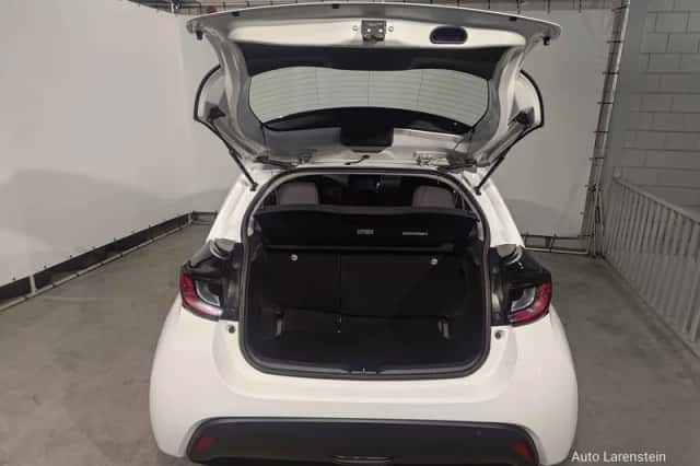 Toyota Yaris (2021) thumbnail 6