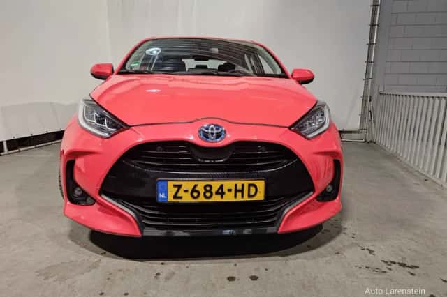 Toyota Yaris (2022) thumbnail 2