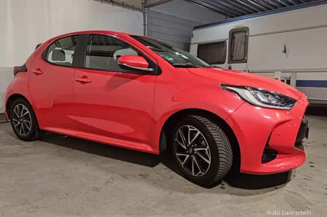 Toyota Yaris (2022) thumbnail 3