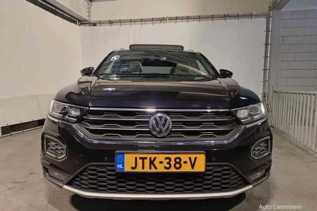 Volkswagen T-Roc (2018) thumbnail 2