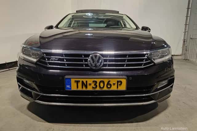 Volkswagen Passat (2017) thumbnail 2