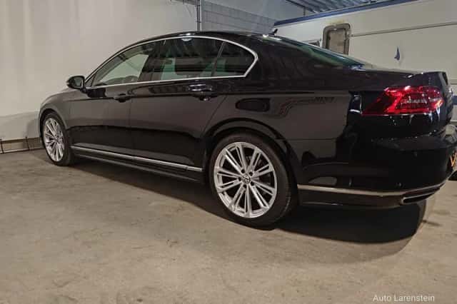 Volkswagen Passat (2017) thumbnail 4