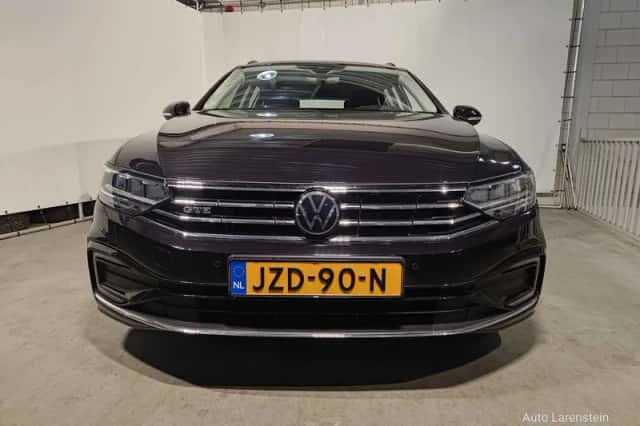 Volkswagen Passat (2021) thumbnail 2