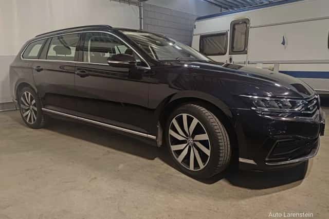 Volkswagen Passat (2021) thumbnail 3