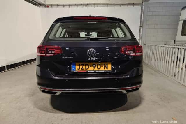 Volkswagen Passat (2021) thumbnail 5