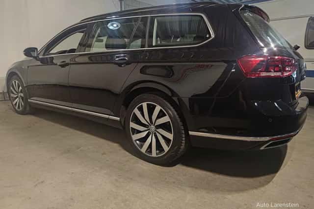 Volkswagen Passat (2021) thumbnail 6