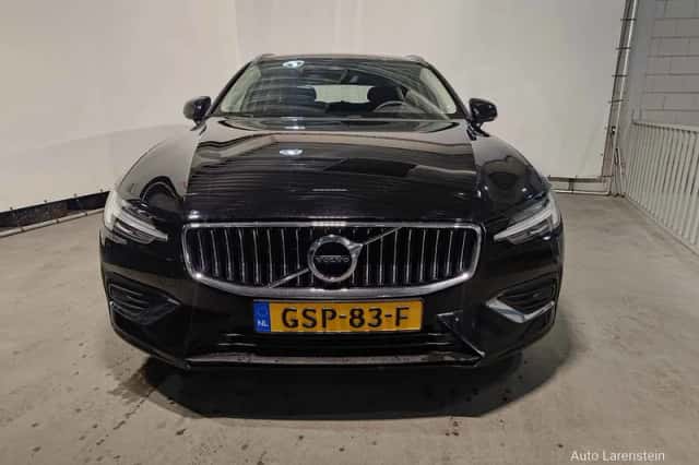 Volvo V60 (2022) thumbnail 2