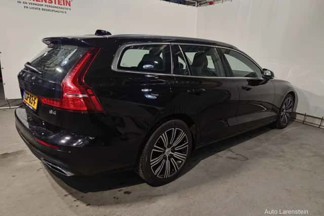 Volvo V60 (2022) thumbnail 4