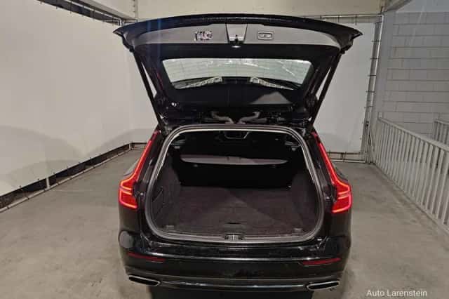 Volvo V60 (2022) thumbnail 5