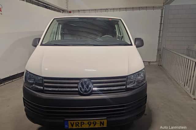Volkswagen Transporter (2019) thumbnail 2