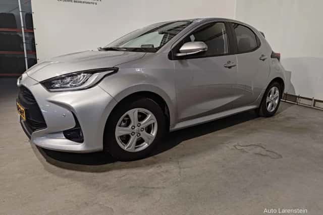 Toyota Yaris (2025) thumbnail 3