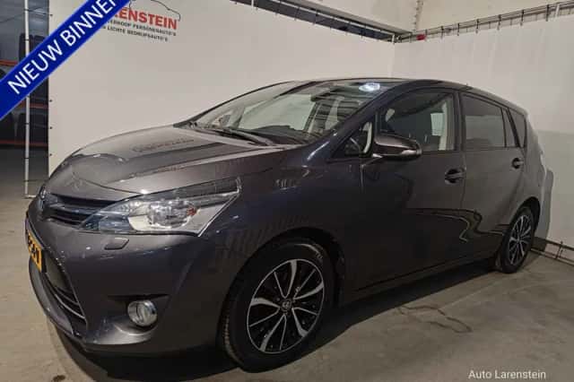 Toyota Verso (2017) thumbnail 1