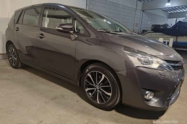 Toyota Verso (2017) thumbnail 3