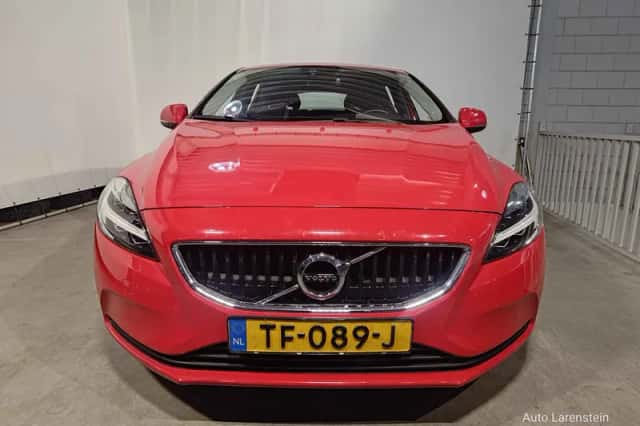 Volvo V40 (2018) thumbnail 2