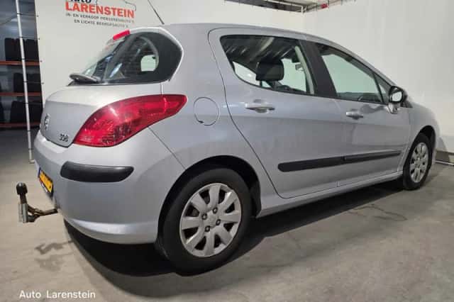 Peugeot 308 (2009) thumbnail 4