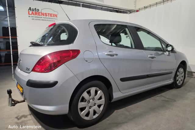 Peugeot 308 (2009) thumbnail 5