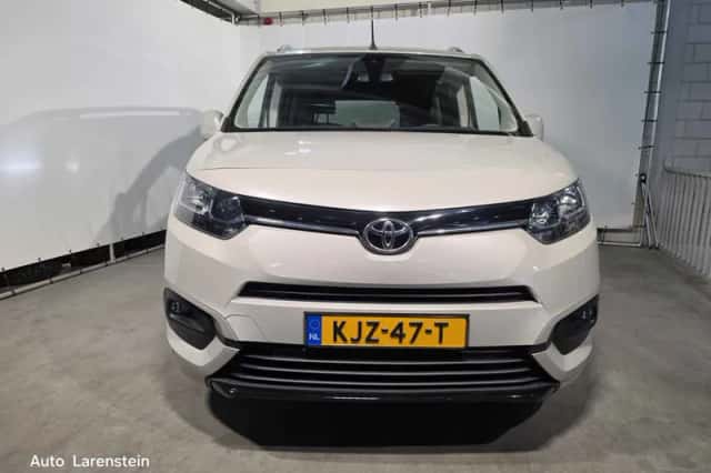 Toyota ProAce City Verso (2021) thumbnail 2