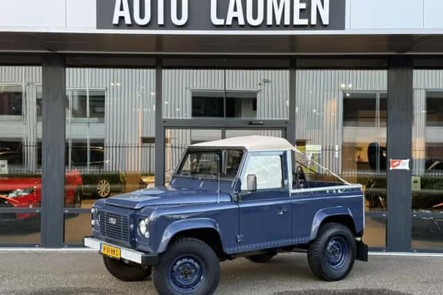 Land Rover Defender (2011) thumbnail 1
