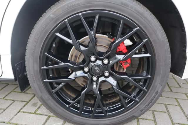 Ford Kuga (2023) thumbnail 3