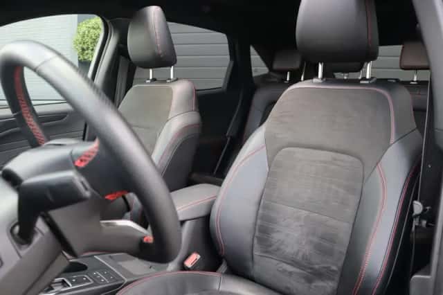 Ford Kuga (2023) thumbnail 4