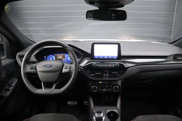 Ford Kuga (2023) thumbnail 6