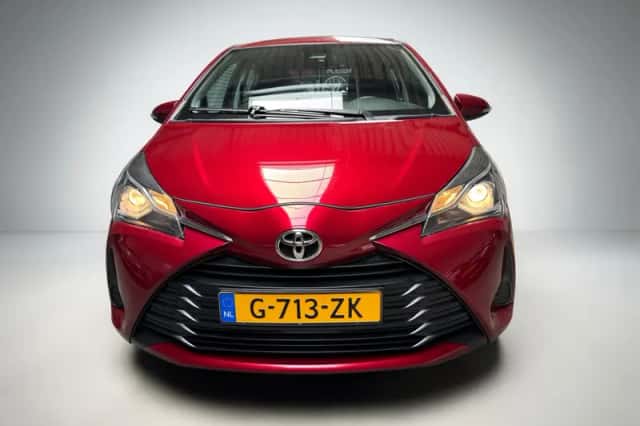 Toyota Yaris (2019) thumbnail 2