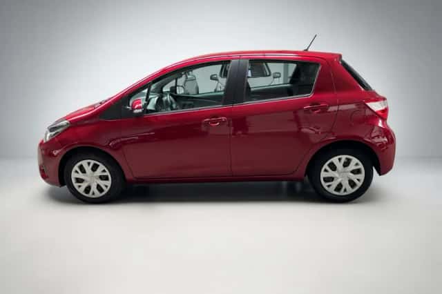 Toyota Yaris (2019) thumbnail 3