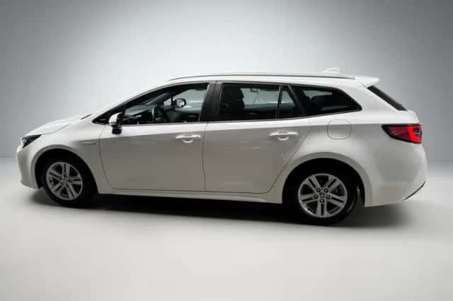Toyota Corolla (2021) thumbnail 3