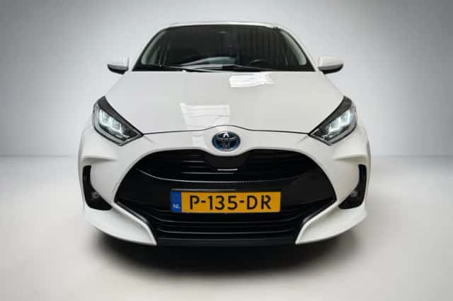 Toyota Yaris (2022) thumbnail 2