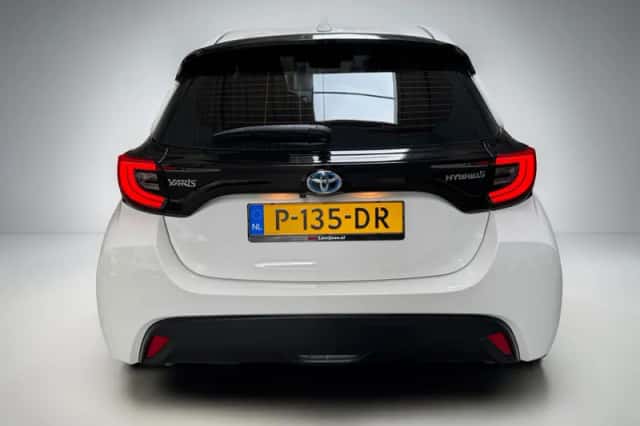 Toyota Yaris (2022) thumbnail 5