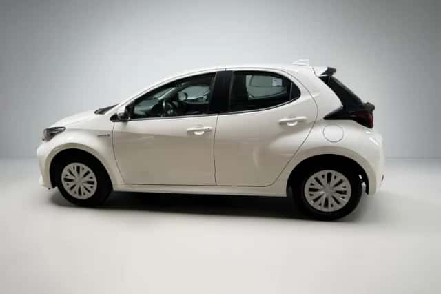 Toyota Yaris (2021) thumbnail 3