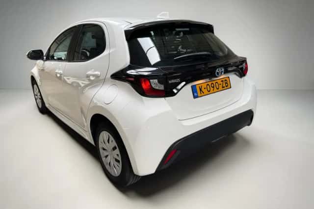Toyota Yaris (2021) thumbnail 4