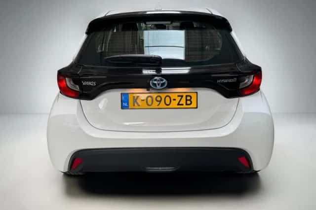 Toyota Yaris (2021) thumbnail 5