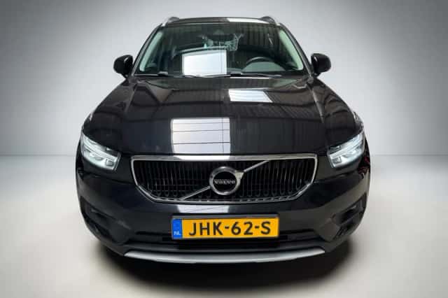 Volvo XC40 (2021) thumbnail 2