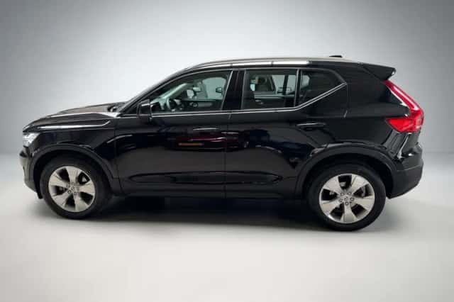 Volvo XC40 (2021) thumbnail 3
