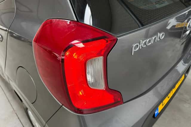 Kia Picanto (2021) thumbnail 6