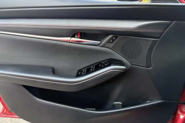 Mazda 3 (2023) thumbnail 6