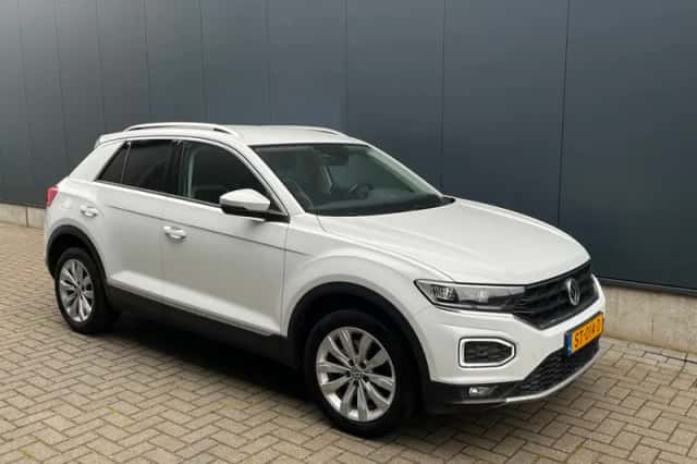 Volkswagen T-Roc (2018) thumbnail 1