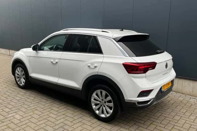Volkswagen T-Roc (2018) thumbnail 2