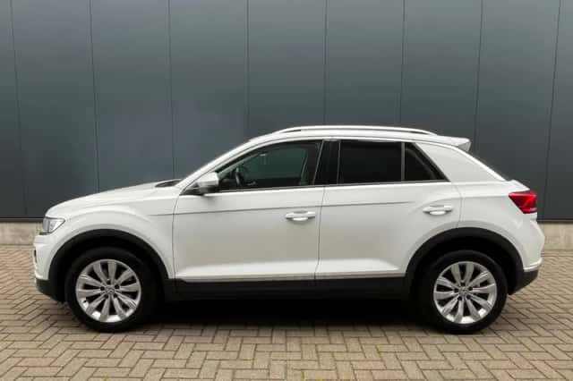 Volkswagen T-Roc (2018) thumbnail 3