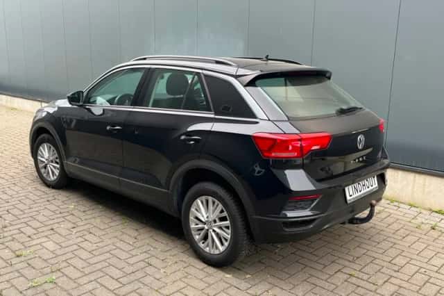 Volkswagen T-Roc (2018) thumbnail 2