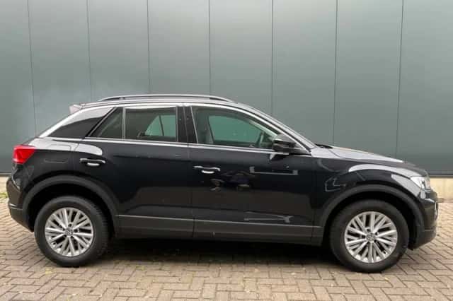 Volkswagen T-Roc (2018) thumbnail 3