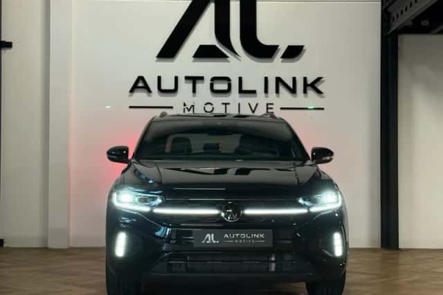 Volkswagen T-Roc (2024) thumbnail 2